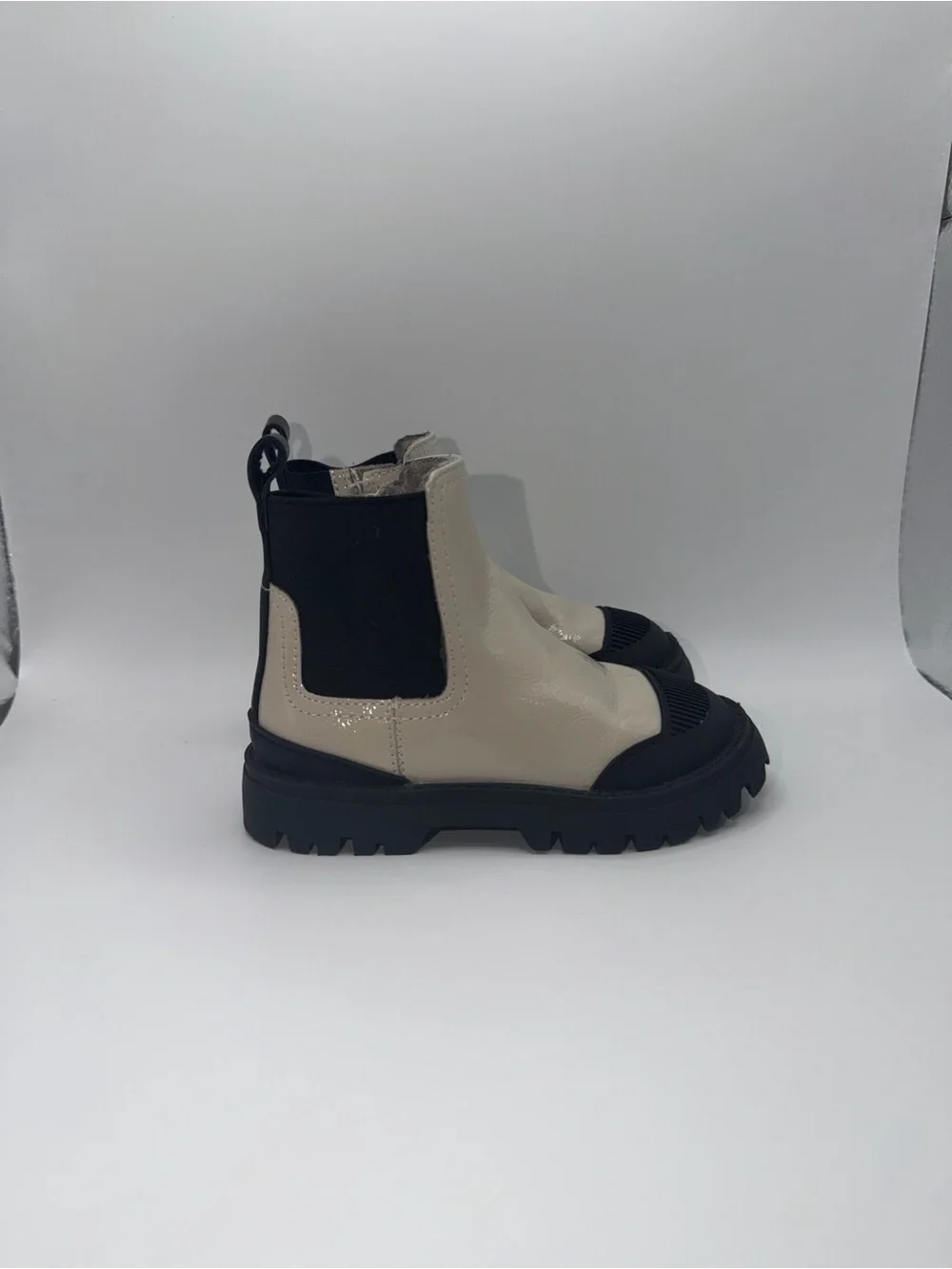 Zara Kids Two-Tone Chelsea Boots in Cream and Black